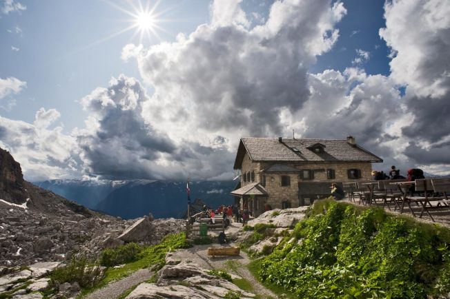 Carlo Baroni Soggetto: Val di Fassa – Rifugio Roda di Vael di notte